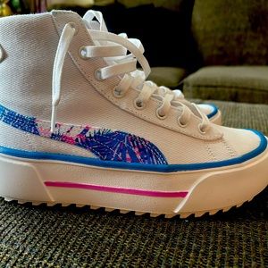 Women’s platform hi tops. Worn twice , like new